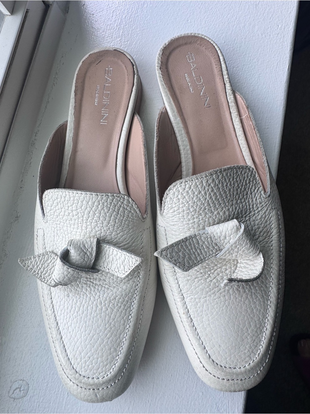 Baldinini white Pebbled Leather Knot-Detail Slip-On Mules